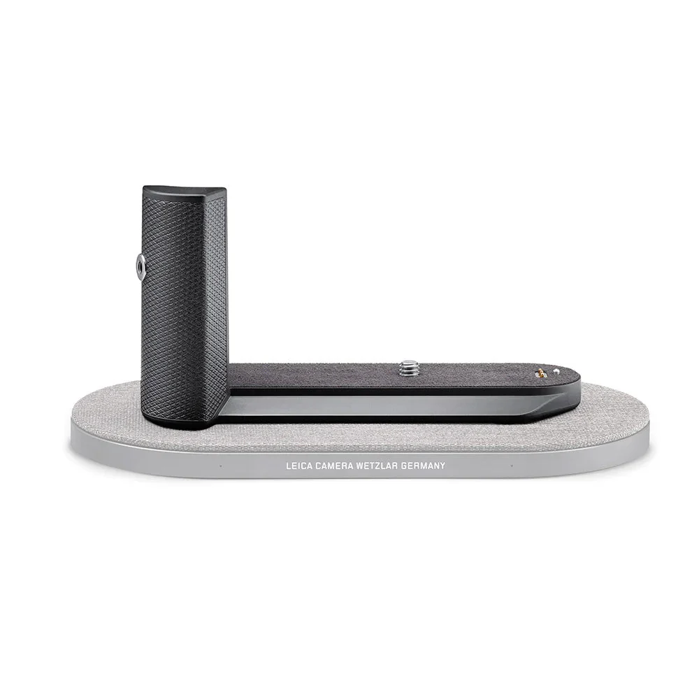 Leica Q3 Drop XL Wireless Charger by Native Union - Image 2